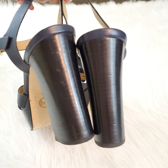 **Michael Kors Sz 8.5 Tara Navy Floral Sandals - Picture 4 of 12